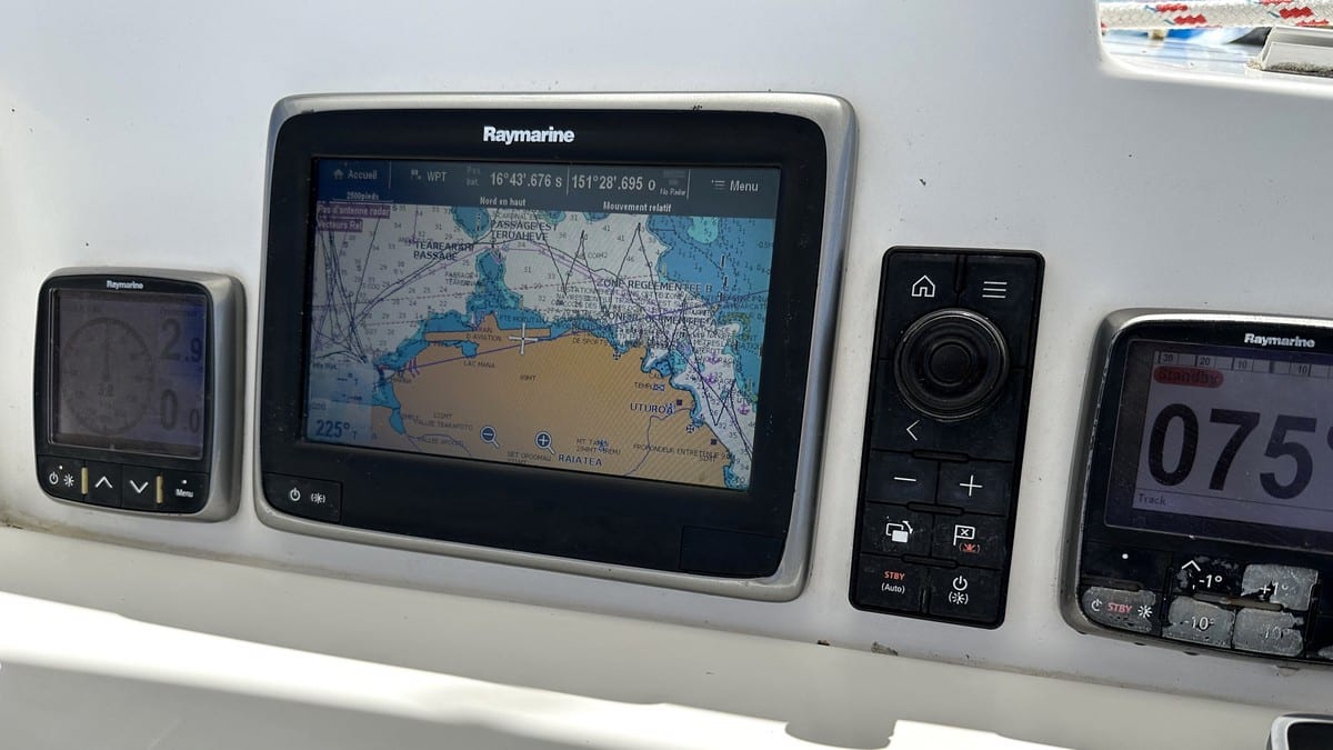 049 Leopard 40 catamaran owners version