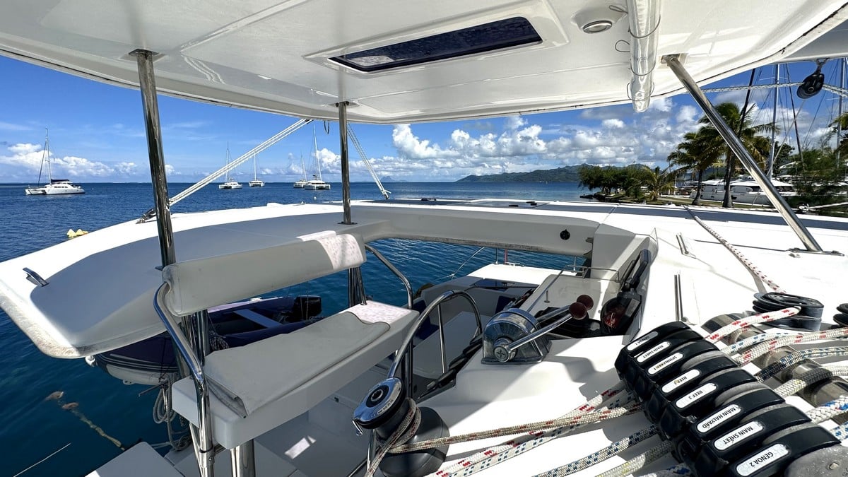 050 Leopard 40 catamaran owners version