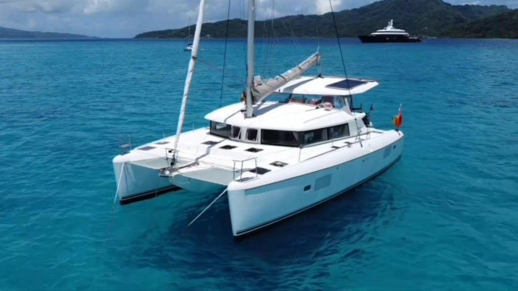 Lagoon 420 Catamaran for sale in Tahiti