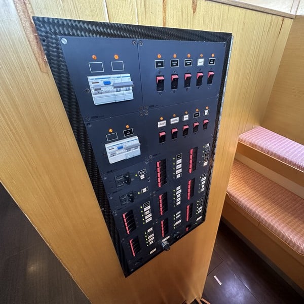 051 Sunreef 60 – 2008 – Zahora – feature