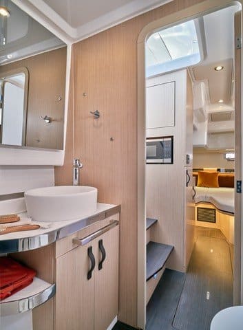 Four Winns TH36 Interior Starboard Head Cabin 6MB NicolasClaris Four Winns Th36 in action