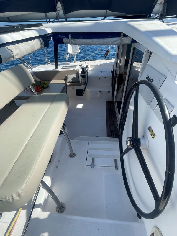 Outremer 51 barre a roue Outremer 51 2017 Black Mamba