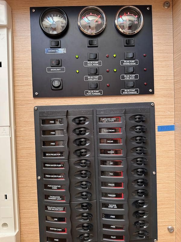 Neel 51 electrical panel Neel 51 in Tahiti