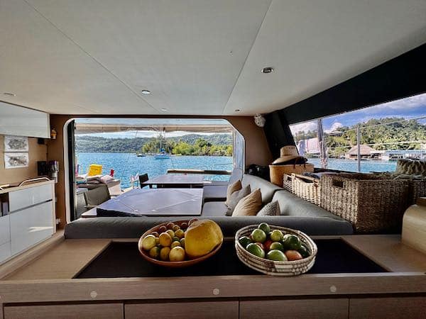 Neel 51 saloon Neel 51 in Tahiti