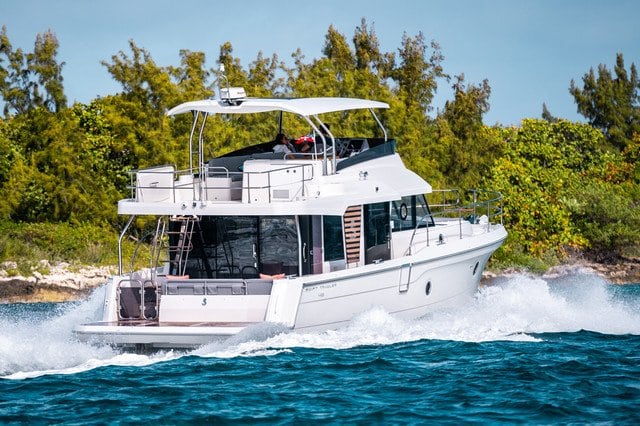 Swift Trawler in French Polynesia