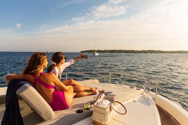Beneteau Swift Trawler lifestyle – 11 sur 18 v