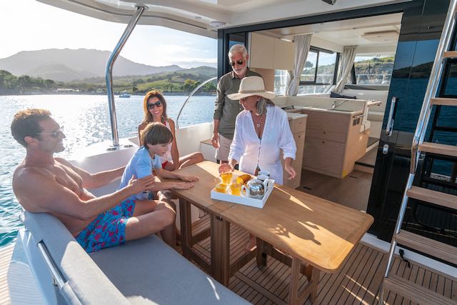 Beneteau Swift Trawler lifestyle – 3 sur 18 Beneteau Swift Trawler lifestyle