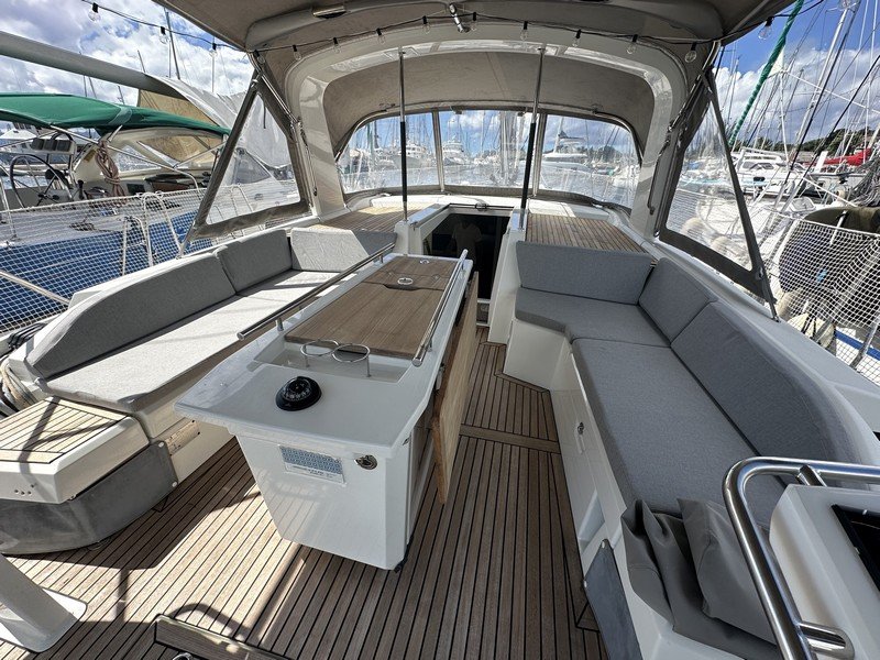 042 Beneteau Oceanis 46.1 2020 Owners Version