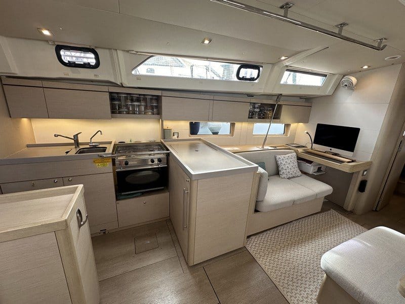 051 Beneteau Oceanis 46.1 2020 Owners Version