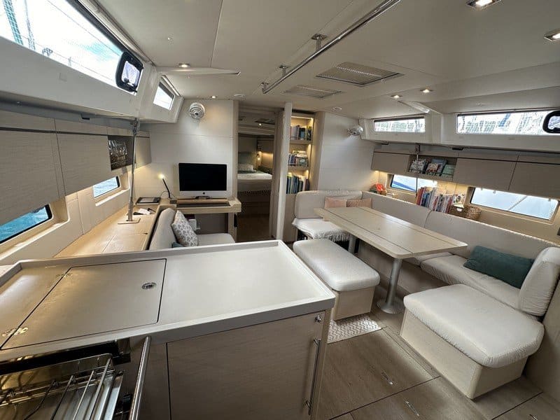 054 Beneteau Oceanis 46.1 2020 Owners Version