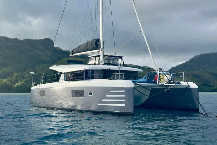 001 Lagoon 42 Owner’s Version from 2022