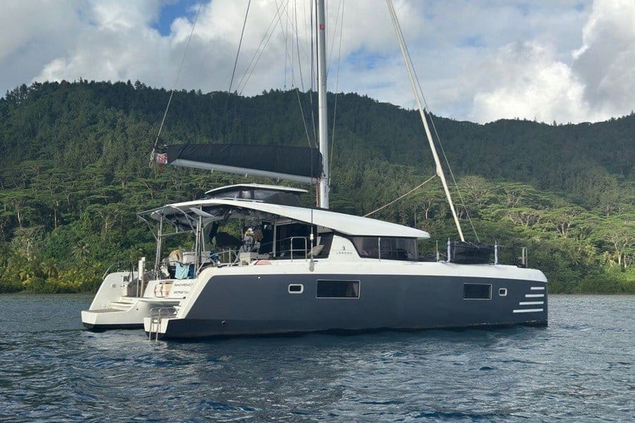 004 Lagoon 42 Owner’s Version from 2022