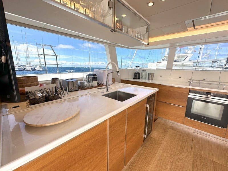 014 Galley 006 – Sunreef 50 ECO – Tiril