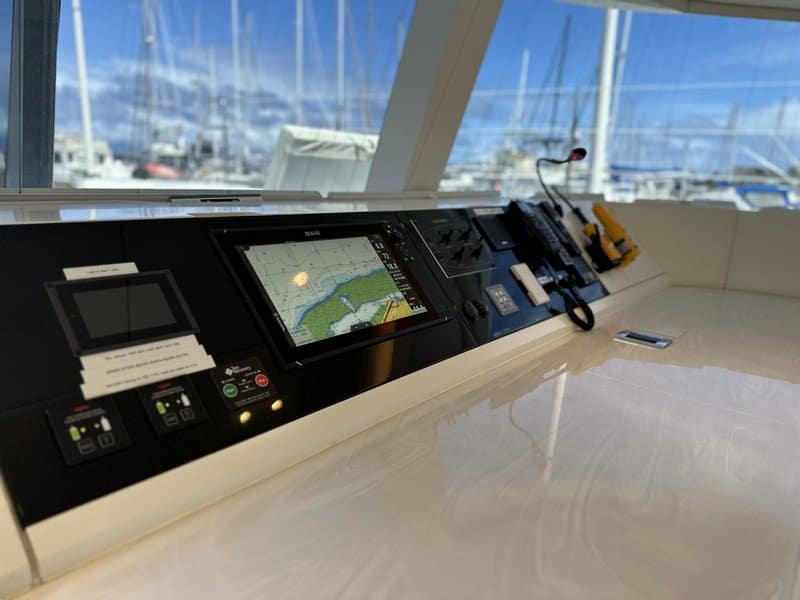 015 Chart table 007 – Sunreef 50 ECO – Tiril