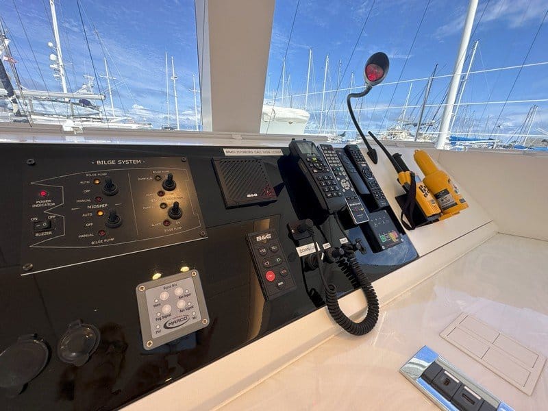 016 Chart table 004 – Sunreef 50 ECO – Tiril