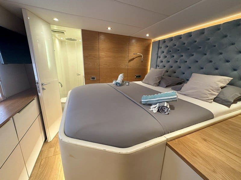 018 Port hull double cabin & double bunk cabin 001 – Sunreef 50 ECO – Tiril