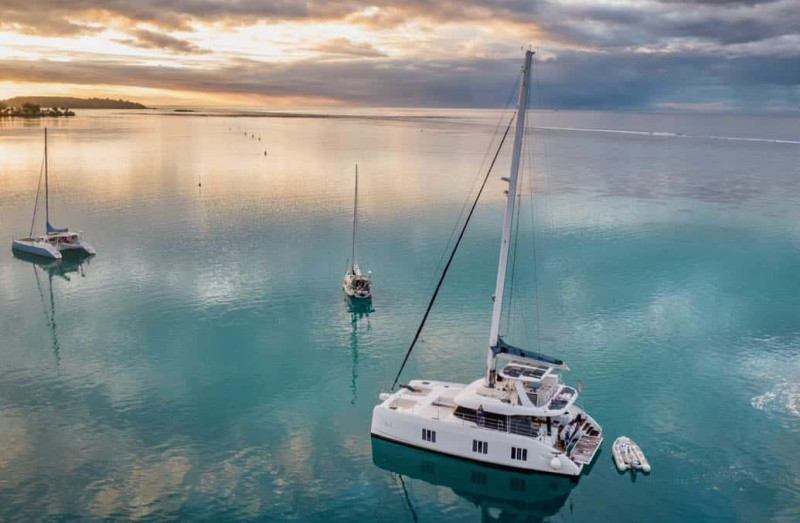 Sunreef 50 Tiril in Moorea 50 feet catamaran with hydraulic platform