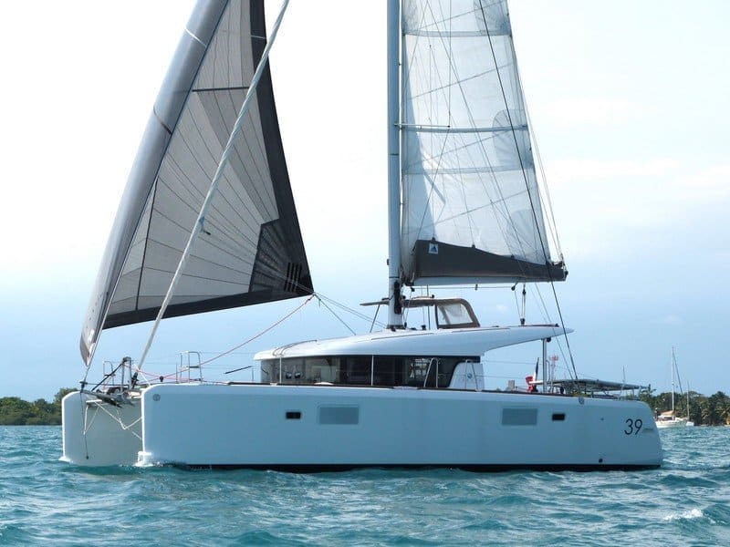 007 Lagoon 39 owners version 2014 TiAmaraa