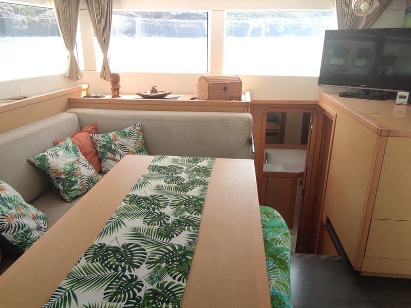 027 Lagoon 39 owners version 2014 TiAmaraa