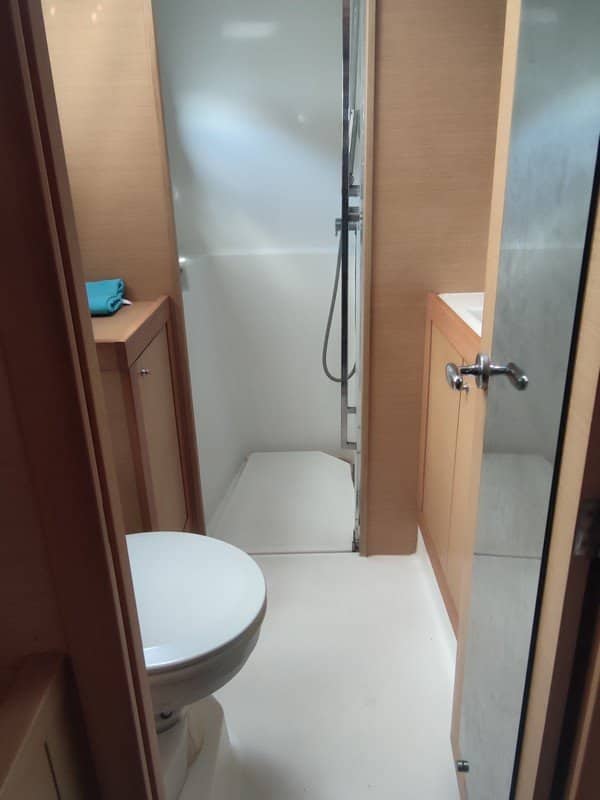 032 Lagoon 39 owners version 2014 TiAmaraa