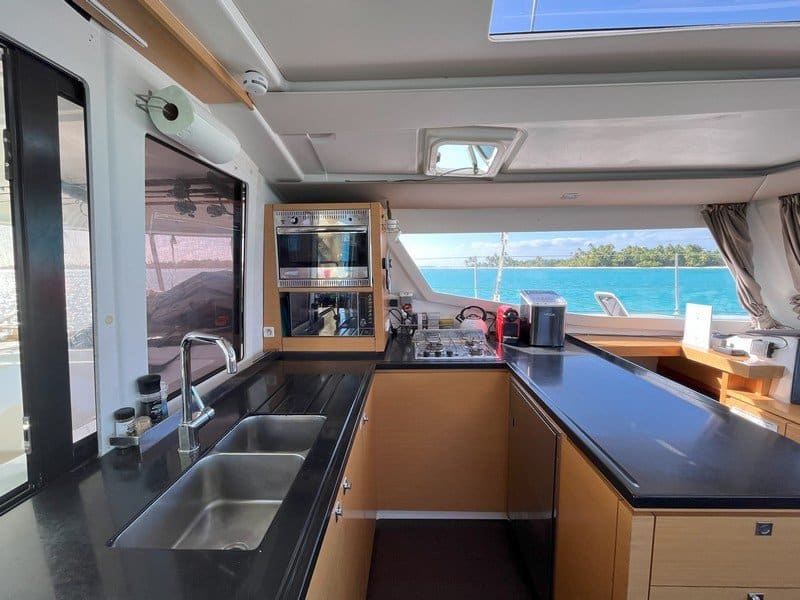021 Fountaine Pajot Helia 44 – Ella