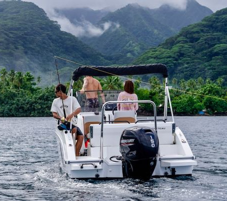 Beneteau Flyer 7 : bateau a moteur pour la pêche à Tahiti