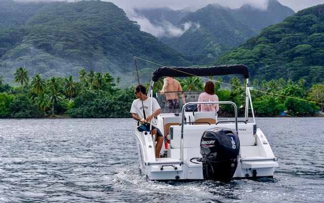 Flyer 7 Teahupoo – 7 sur 8 Beneteau Flyer 7 : bateau a moteur pour la pêche à Tahiti