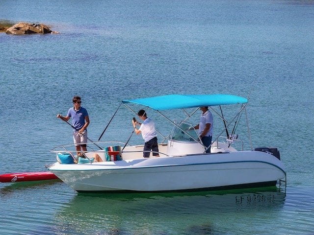 Bimini pour bateaux moteur