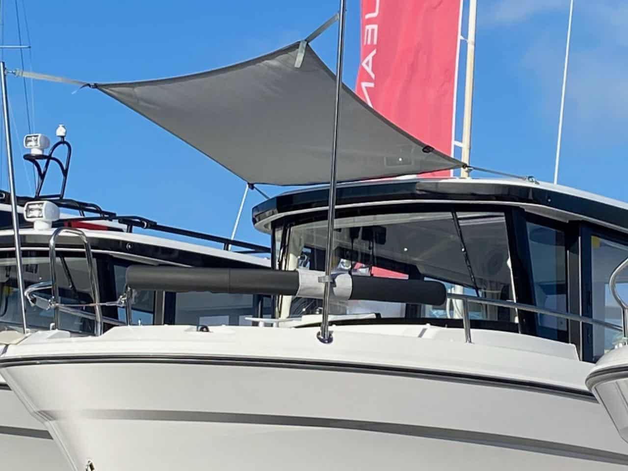 Toile d'ombrage bateau moteur