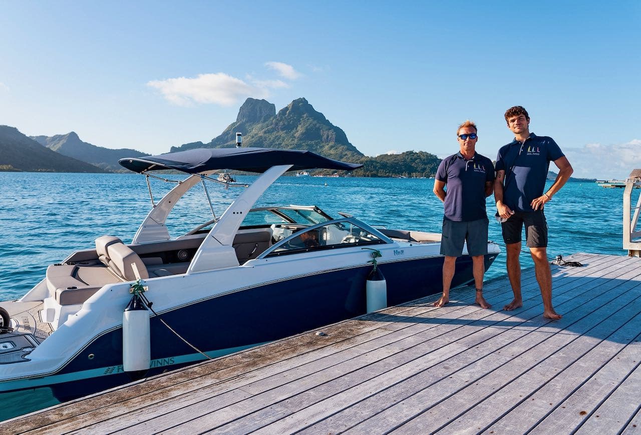 Livraison d un bateau moteur Four Winns a Bora Bora