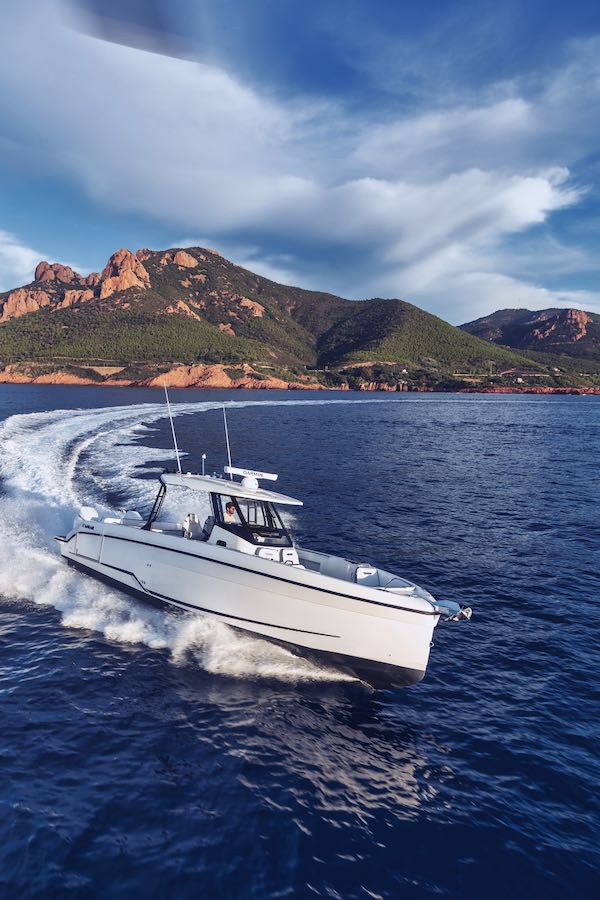 Wellcraft 38 T-TOP – 11 sur 25 Wellcraft 38 T-TOP : un bateau moteur pour l'aventure en Polynésie High Performance Center Console for all your adventures in Polynesia