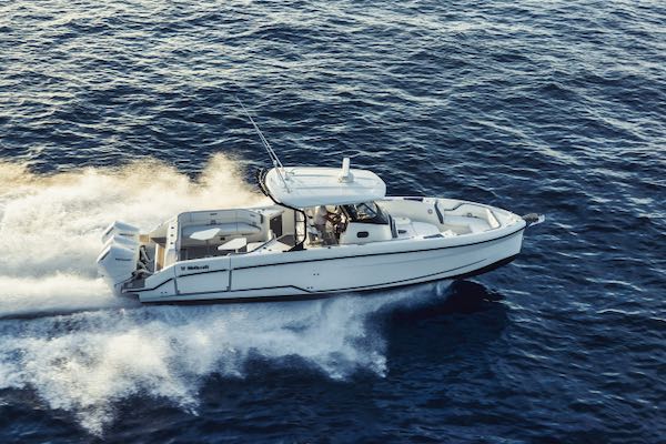 Wellcraft 38 T-TOP – 13 sur 25 Wellcraft 38 T-TOP : un bateau moteur pour l'aventure en Polynésie High Performance Center Console for all your adventures in Polynesia