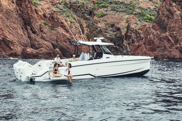 Wellcraft 38 T-TOP – 16 sur 25 Wellcraft 38 T-TOP : un bateau moteur pour l'aventure en Polynésie High Performance Center Console for all your adventures in Polynesia