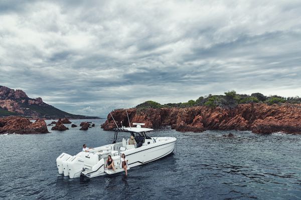 Wellcraft 38 T-TOP – 17 sur 25 Wellcraft 38 T-TOP : un bateau moteur pour l'aventure en Polynésie High Performance Center Console for all your adventures in Polynesia