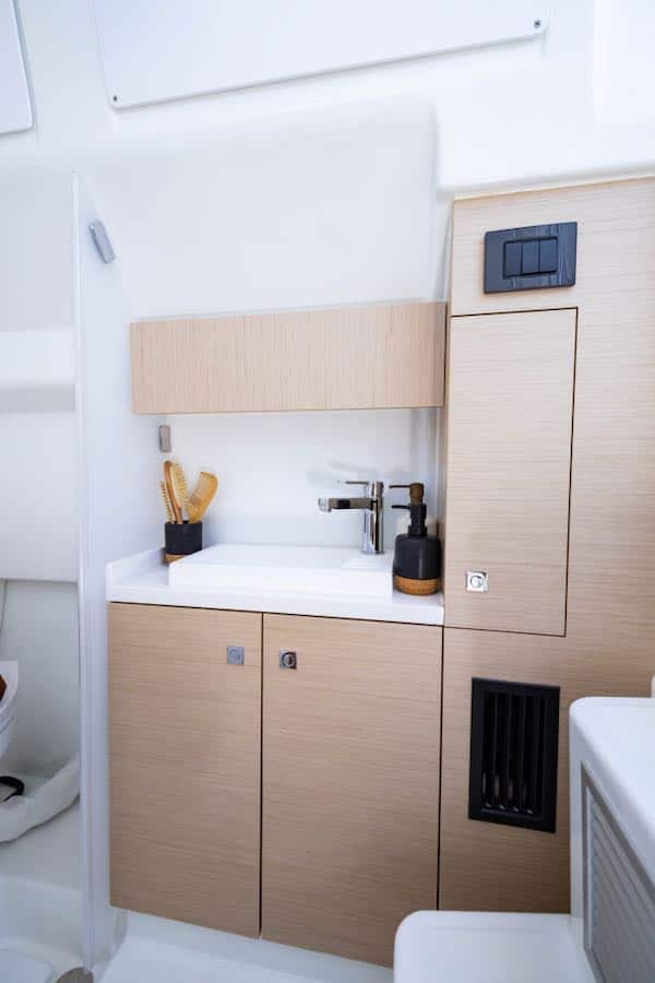 ©JEAN-BAPTISTE D’ENQUIN – SPBI – CANNES 2024 Wellcraft 38 T-TOP : un bateau moteur pour l'aventure en Polynésie High Performance Center Console for all your adventures in Polynesia
