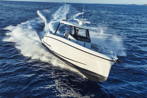 Wellcraft 38 T-TOP – 6 sur 25 Wellcraft 38 T-TOP : un bateau moteur pour l'aventure en Polynésie High Performance Center Console for all your adventures in Polynesia