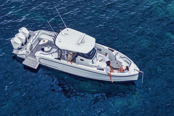 default Wellcraft 38 T-TOP : un bateau moteur pour l'aventure en Polynésie High Performance Center Console for all your adventures in Polynesia