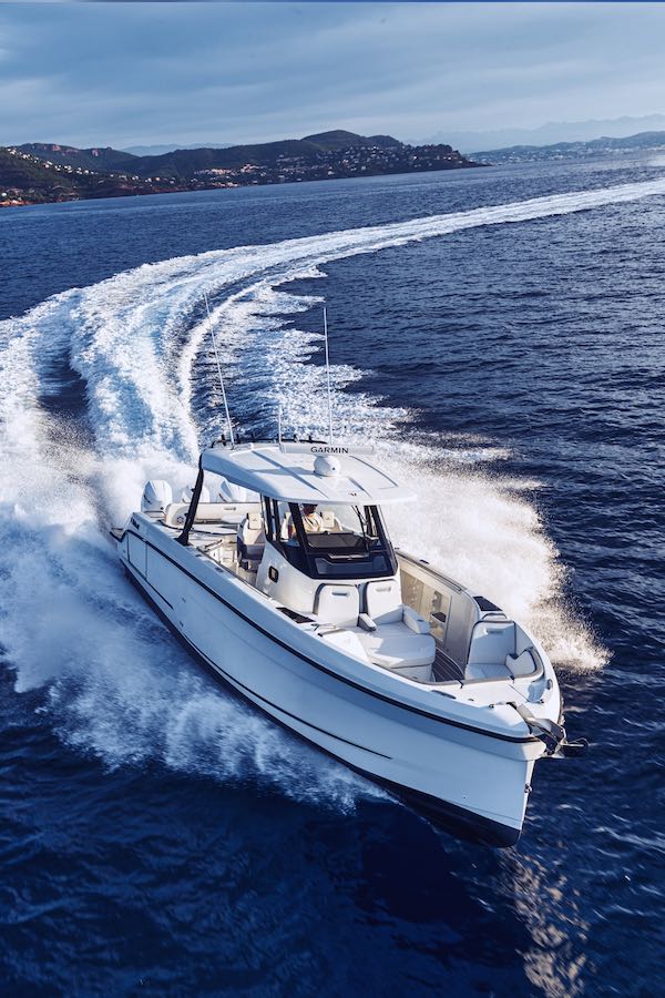 Wellcraft 38 T-TOP – 8 sur 25 Wellcraft 38 T-TOP : un bateau moteur pour l'aventure en Polynésie High Performance Center Console for all your adventures in Polynesia