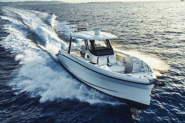 Wellcraft 38 T-TOP – 9 sur 25 Wellcraft 38 T-TOP : un bateau moteur pour l'aventure en Polynésie High Performance Center Console for all your adventures in Polynesia