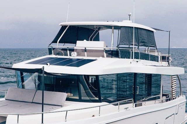 Beneteau Swift Trawler 54 pictures – 9 sur 30 Beneteau Swift Trawler 54 : better than a villa by the sea