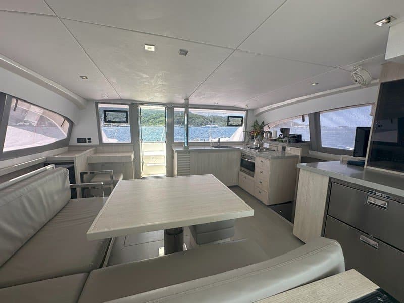 Leopard 40 4 cabin version catamaran – YRREEL 12 Leopard 40 4 cabin version for sale