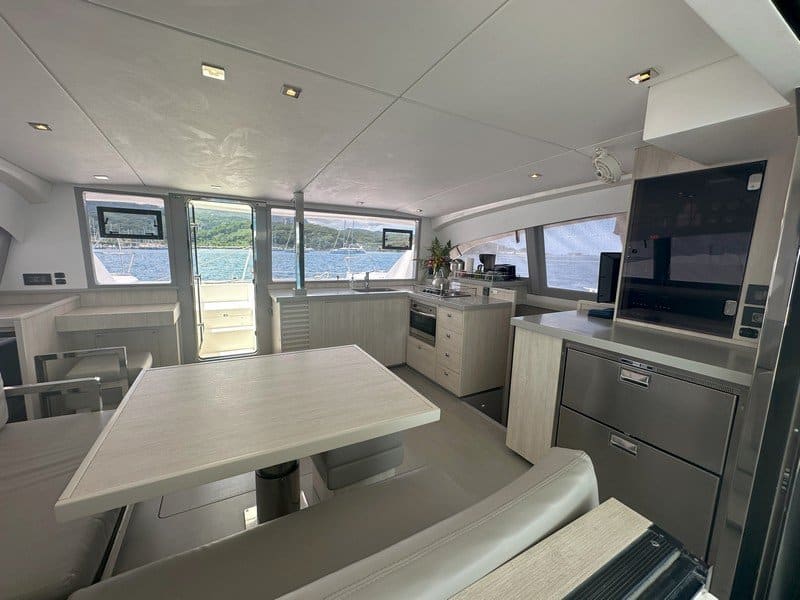 Leopard 40 4 cabin version catamaran – YRREEL 13