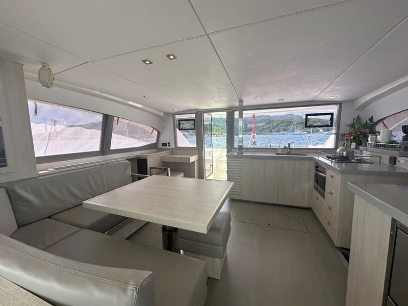 Leopard 40 4 cabin version catamaran – YRREEL 14