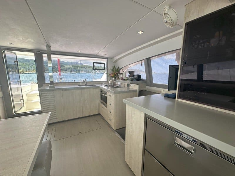 Leopard 40 4 cabin version catamaran – YRREEL 15