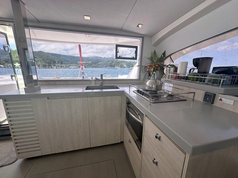 Leopard 40 4 cabin version catamaran – YRREEL 17