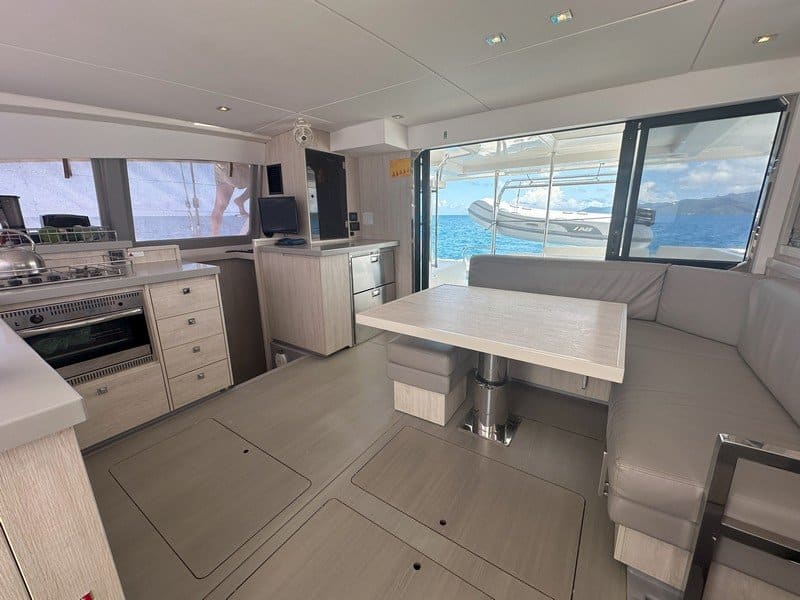 Leopard 40 4 cabin version catamaran – YRREEL 21