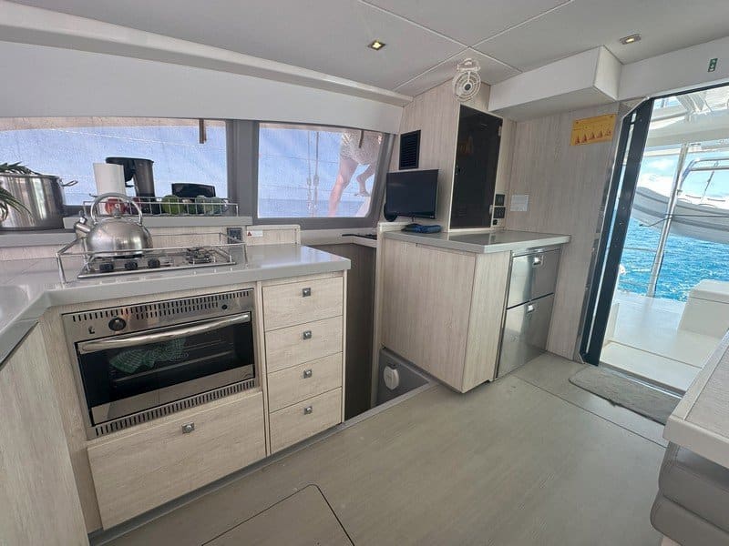 Leopard 40 4 cabin version catamaran – YRREEL 22