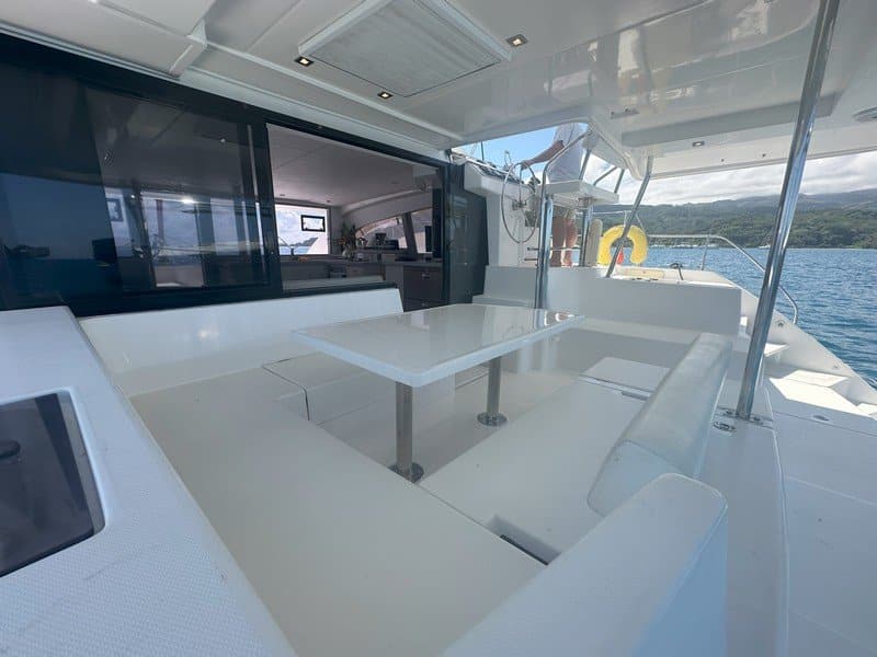 Leopard 40 4 cabin version catamaran – YRREEL 50