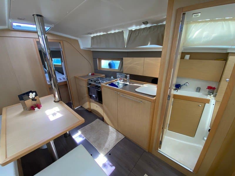 025oceanis 38 cruiser Miss Lucie