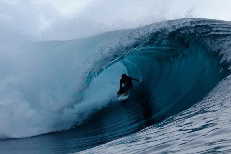 Les vagues de Polynésie pour surfeurs de haut-niveau